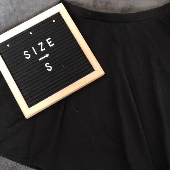 Black A line skirt - Picture 2 of 2